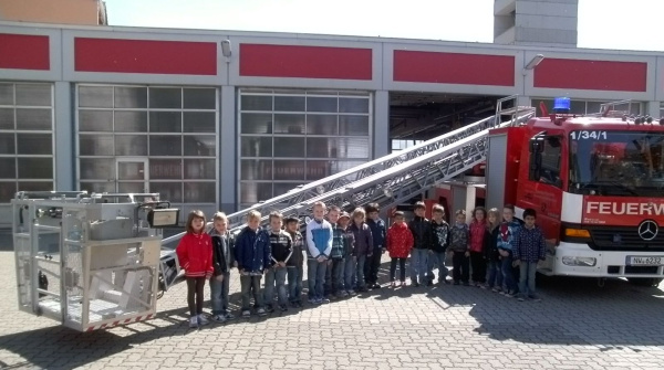 img-138460-Kinder bei der Feuerwehr.jpg
